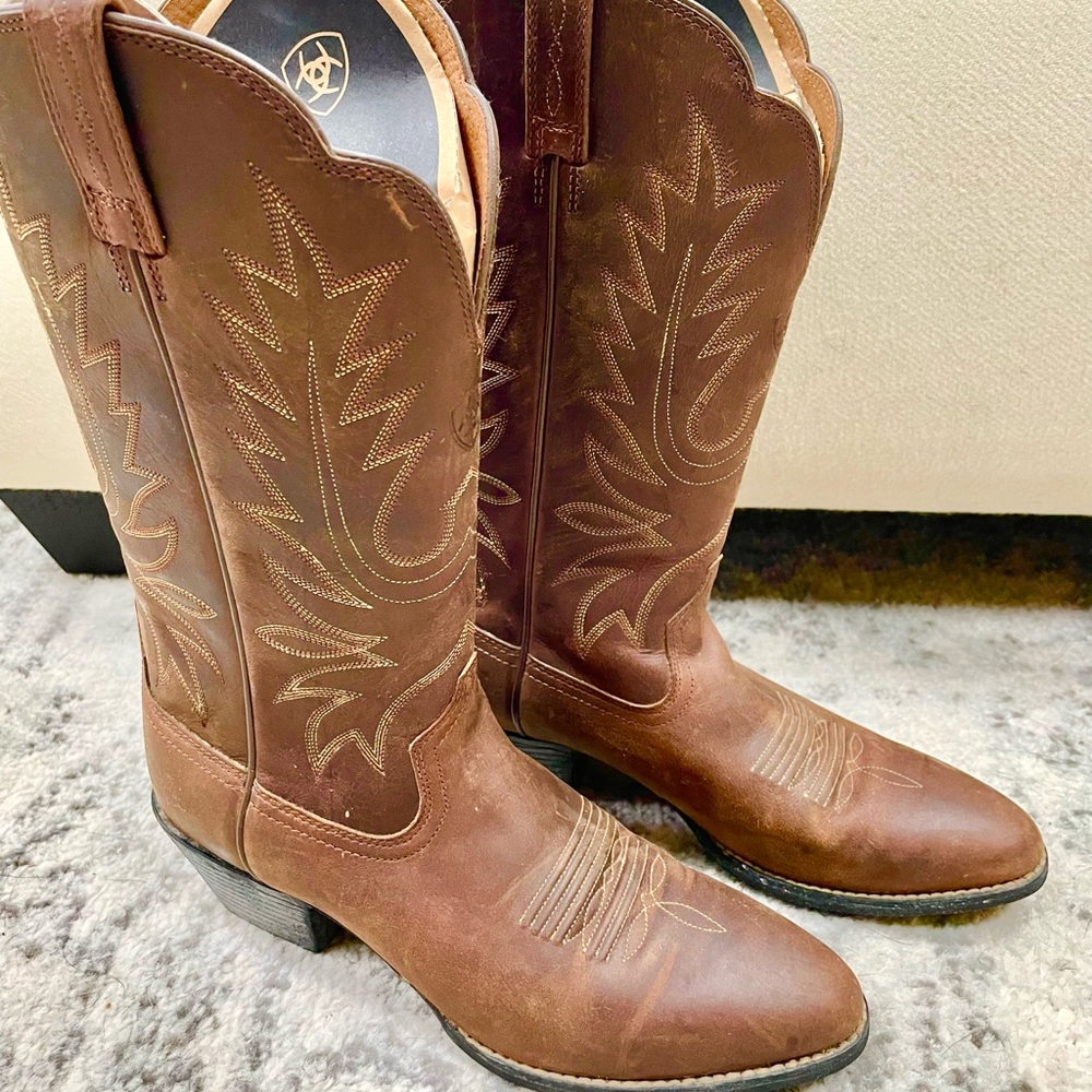Ariat Women’s Heritage R Toe Cowboy Boot Size 8.5 B